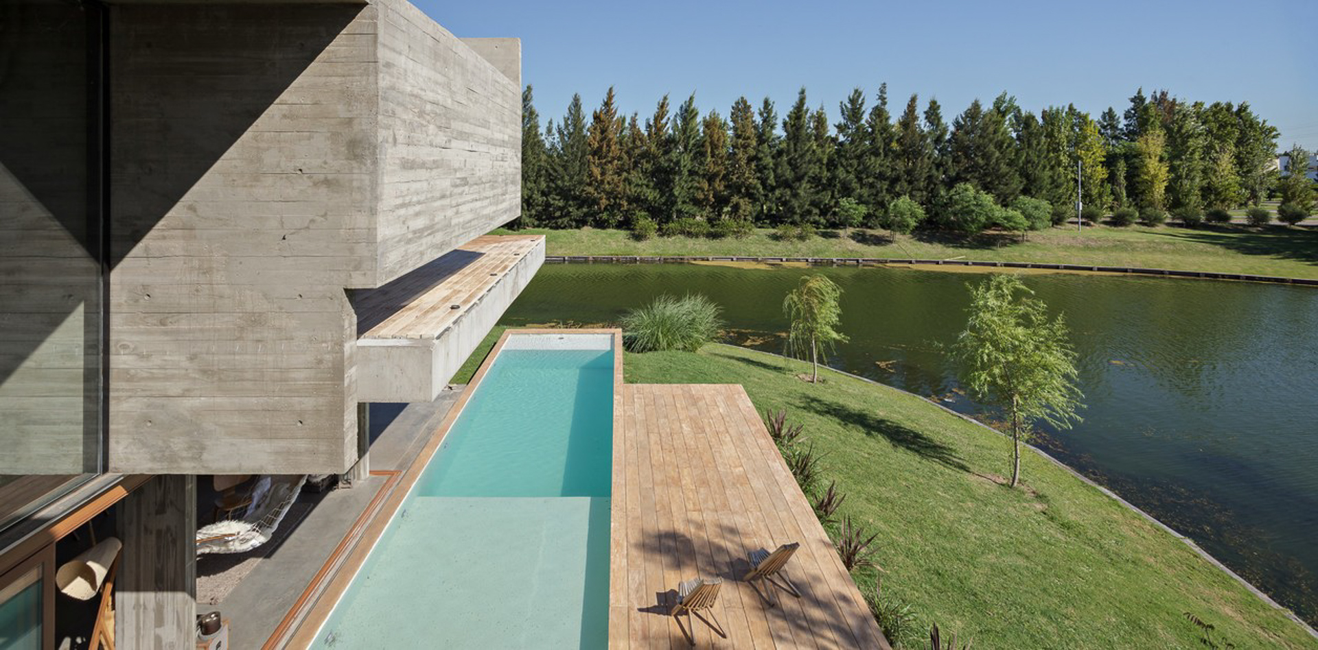 Una casa en Nordelta que disuelve los límites entre lo público y lo privado