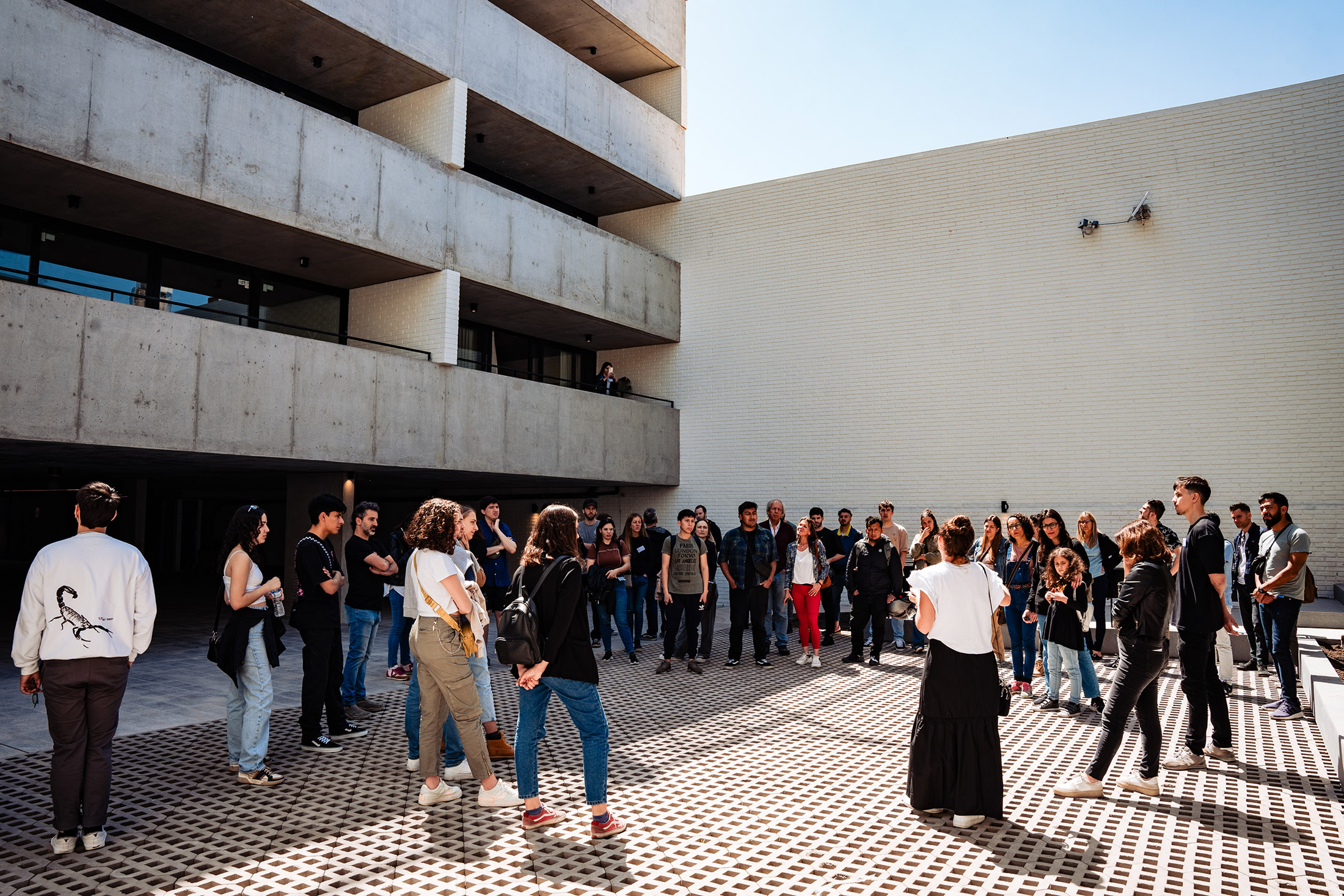 Ciclo Diálogos abierto a la comunidad en LIV Thames